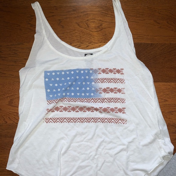Multiple tank tops - Picture 3 of 8